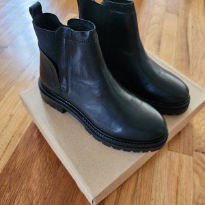 Steve Madden Moira Black Leather Chelsea Boot Pull On Bootie WMNS 7.5 US
